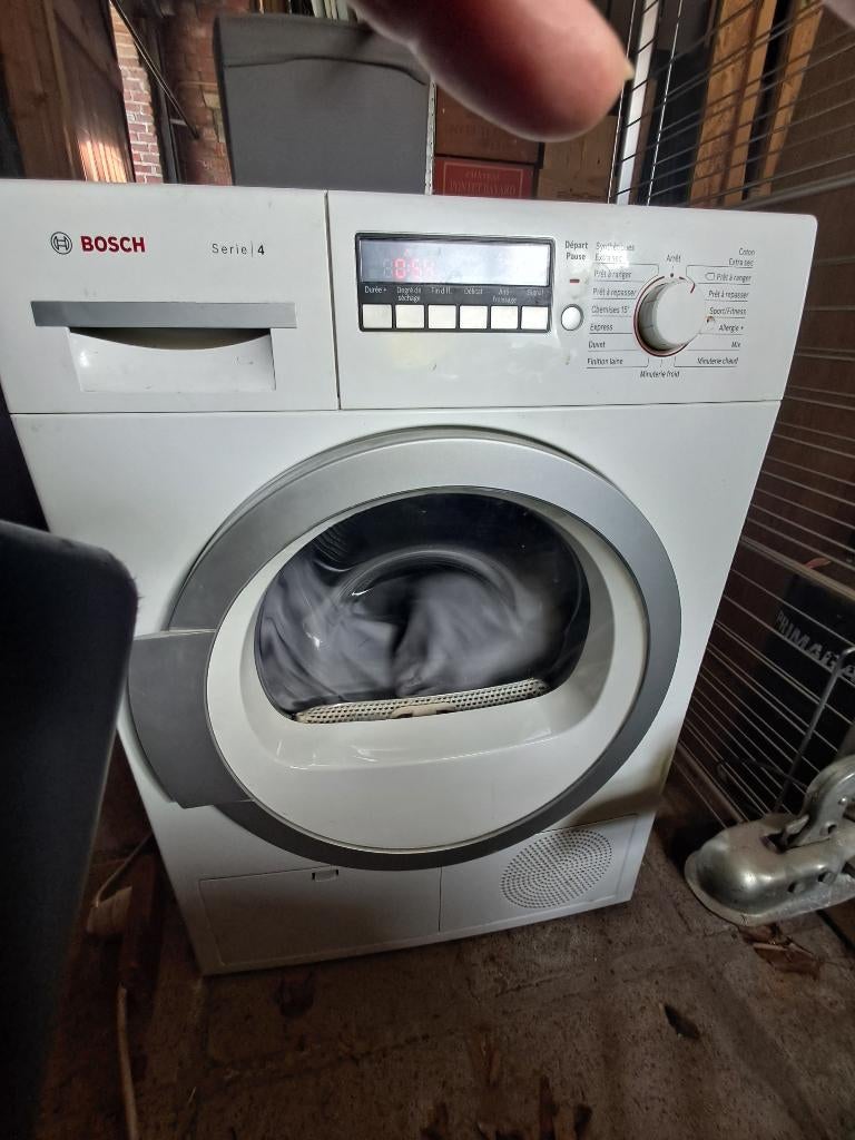 Droogkast bosh, Elektronische apparatuur, Ophalen, 6 tot 8 kg, Gebruikt, Voorlader
