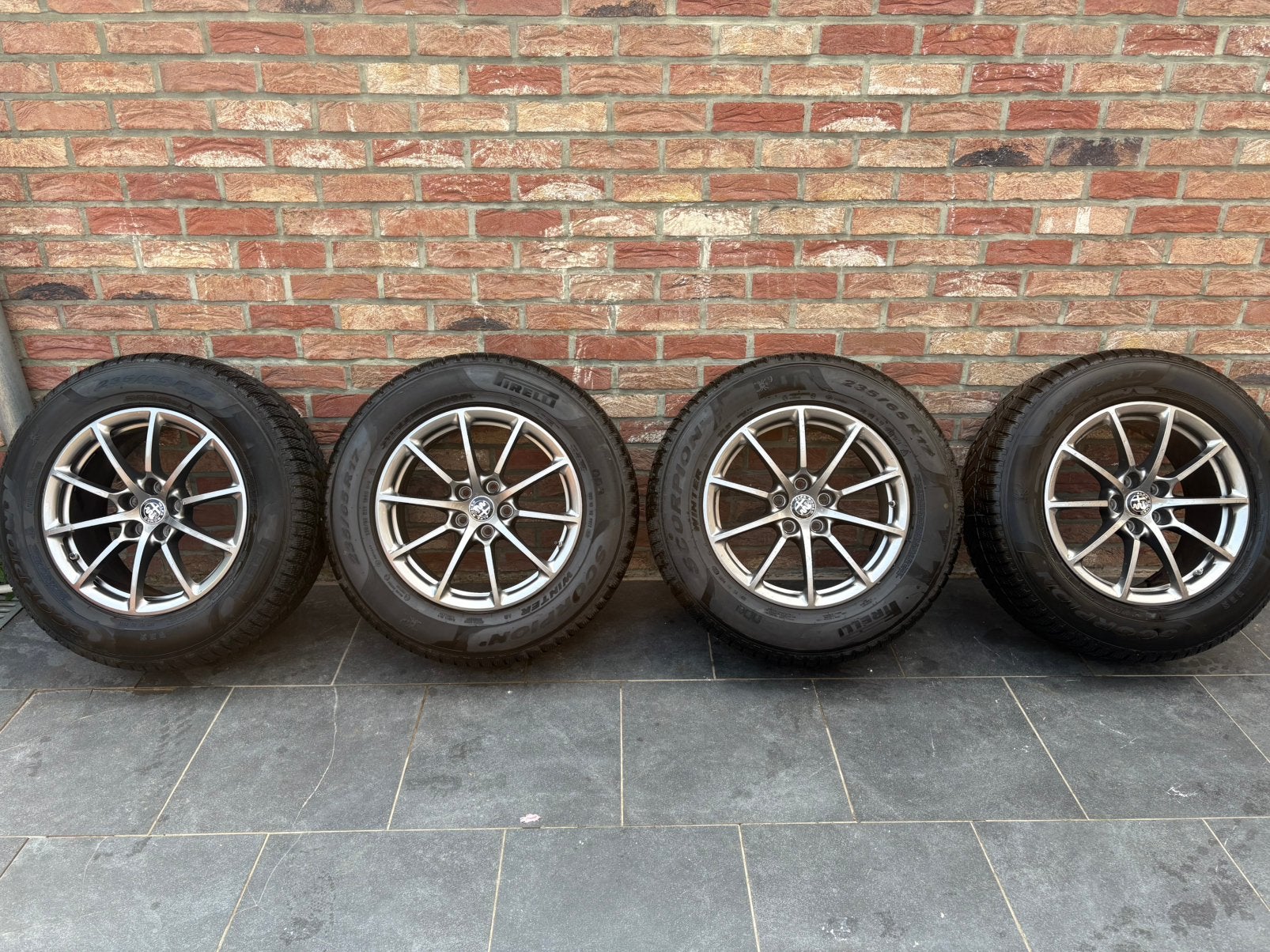 Jantes avec Pneu Neuf Pirelli, Auto-onderdelen, Banden en Velgen, Ophalen, Band(en)