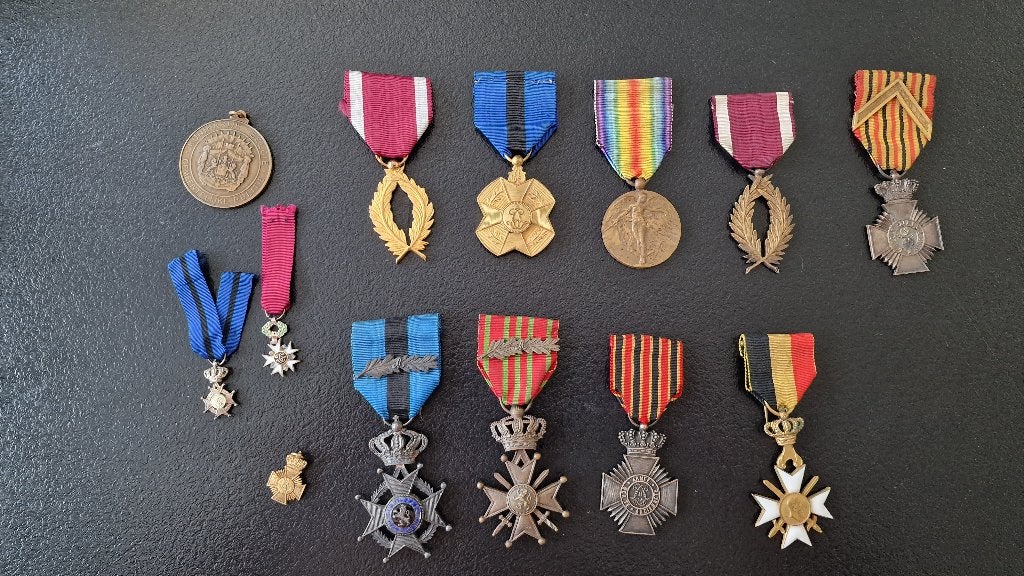 verzameling militaire Belgische eretekens / medailles, Ophalen