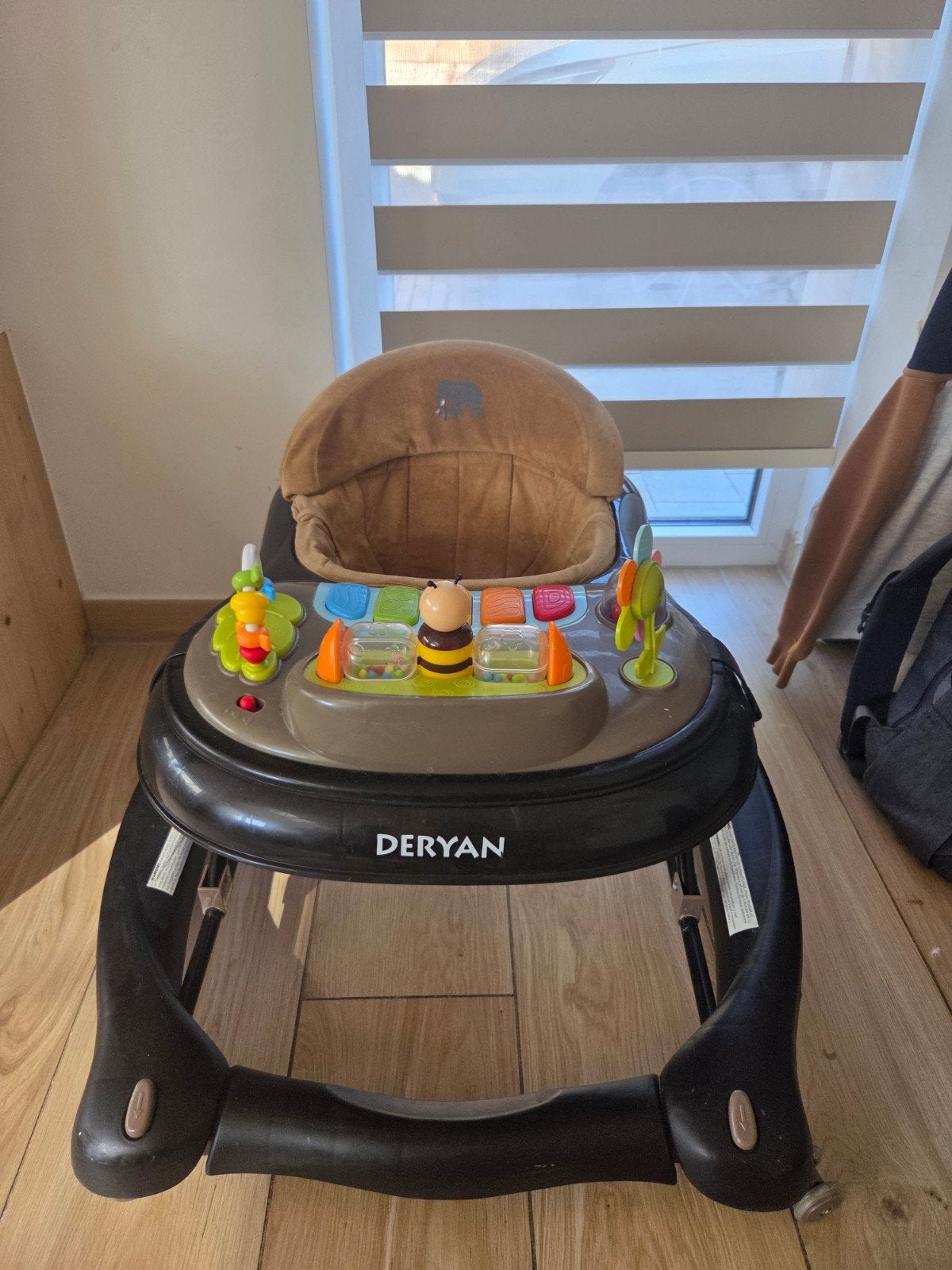 Trotteur - loopwagen Deryan, Enfants & Bébés, Enlèvement