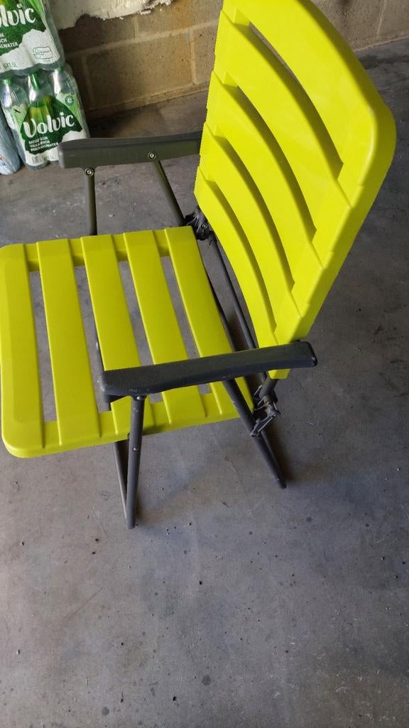 Un Fauteuil relax vert  + 2 chaises de jardin / terrasse, Enlèvement