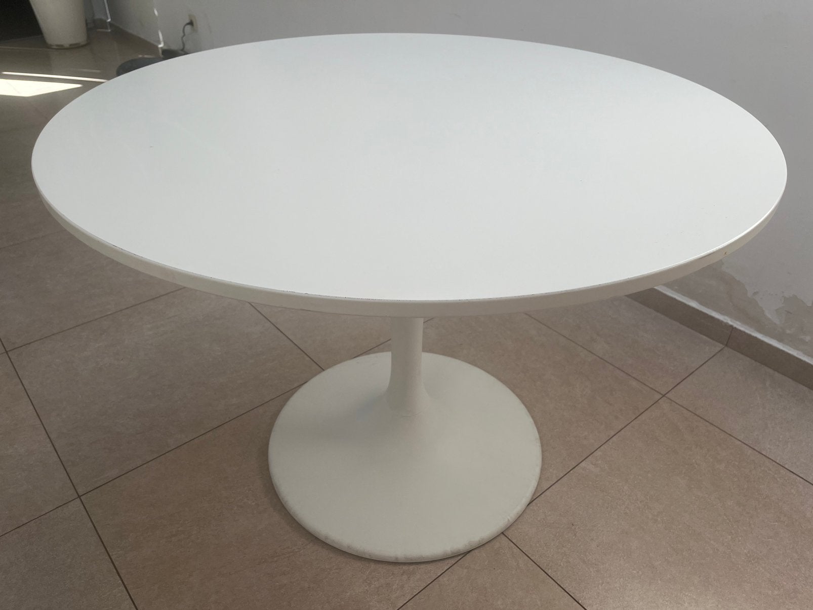 Ronde tafel, Ophalen, Zo goed als nieuw