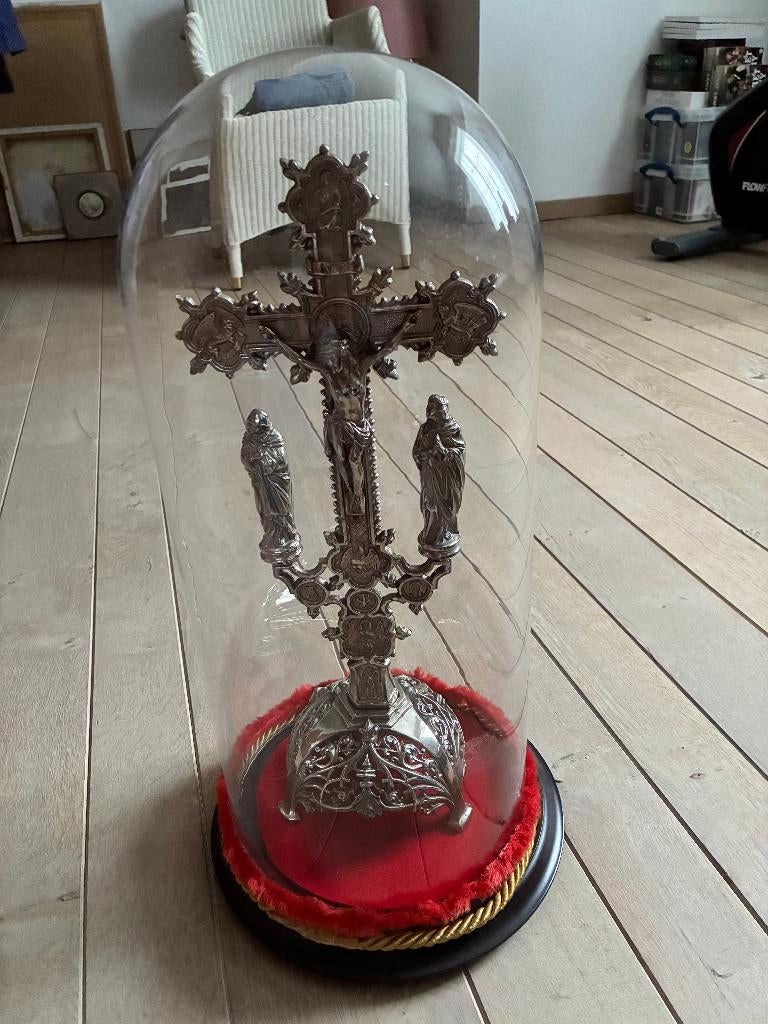 Antiek kruis Jezus met Jozef en Maria in glazen stolp, Antiek en Kunst, Ophalen