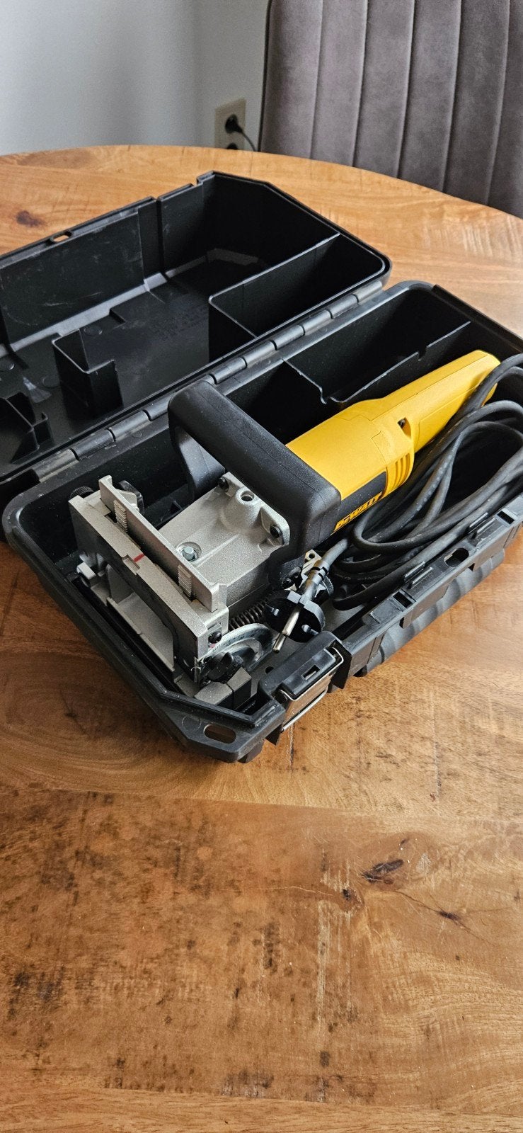 DeWALT DW682K-QS Lamellenfrees in koffer - 600W - 20mm, Doe-het-zelf en Bouw, Ophalen, Zo goed als nieuw
