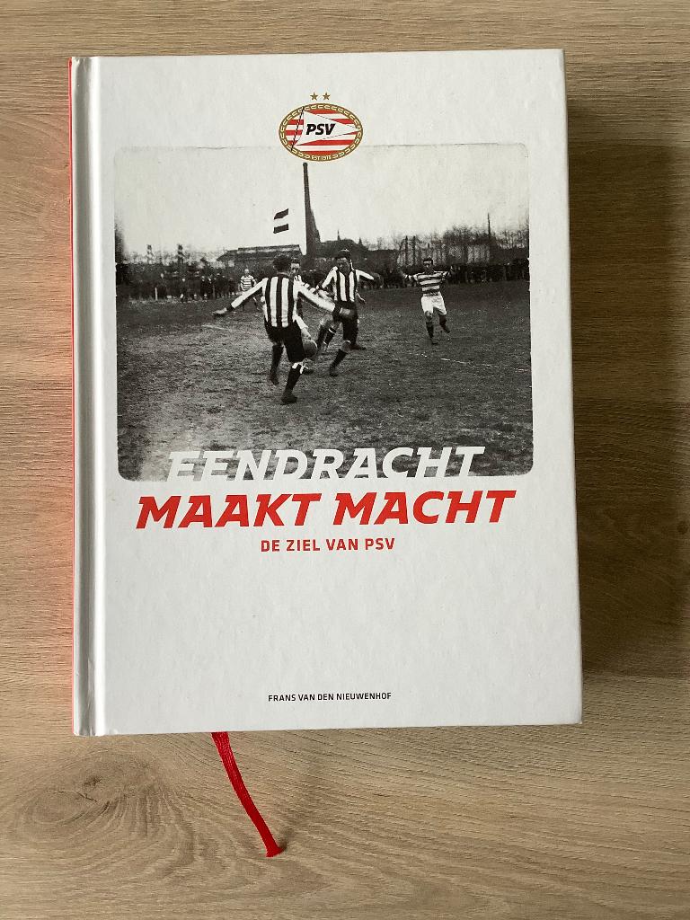 Boek PSV Eindhoven - Eendracht maakt macht - De ziel van PSV, Ophalen of Verzenden, Zo goed als nieuw, Frans van den Nieuwenhof