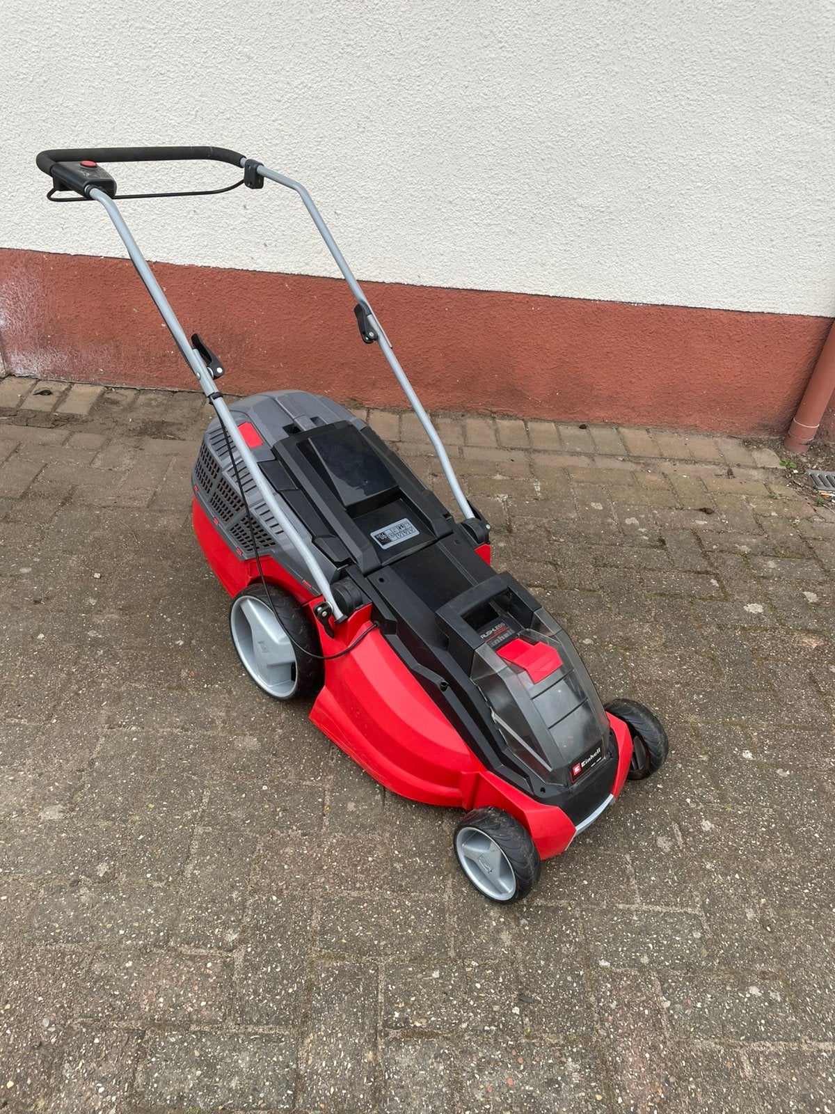 Grasmaaier+verticuteermachine, Ophalen, Zo goed als nieuw, Accu-grasmaaier