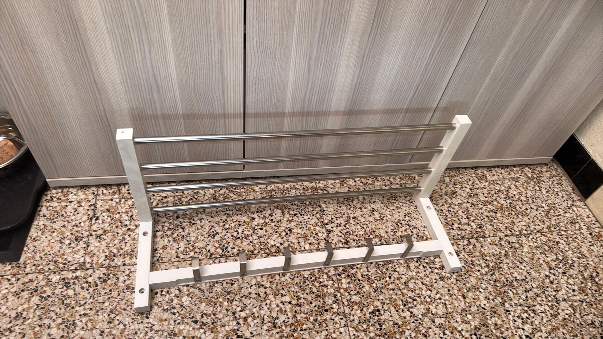Porte-manteaux/étagère à colis IKEA TJUSIG, Enlèvement, Comme neuf