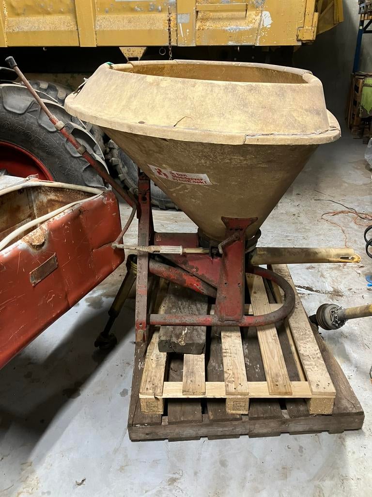 Meststofstrooier Vicon 400kg, Ophalen