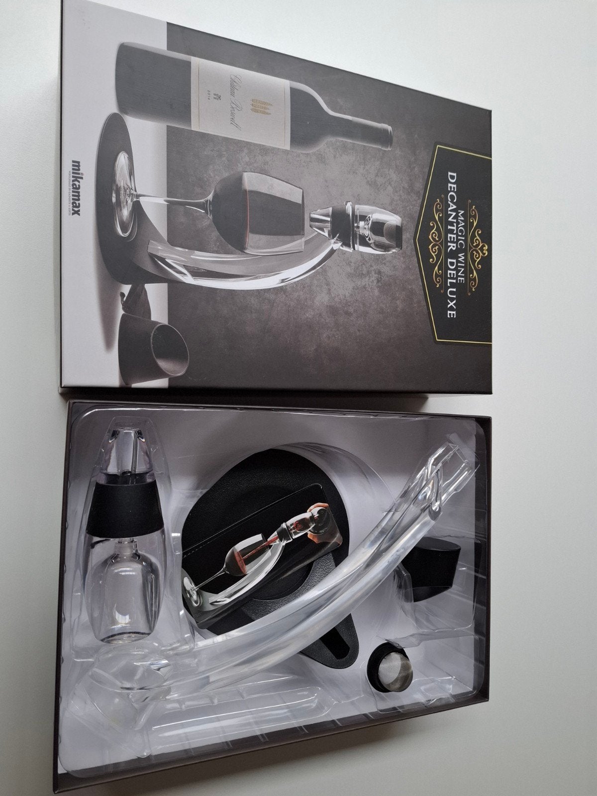 Carafe à vin de luxe, Enlèvement