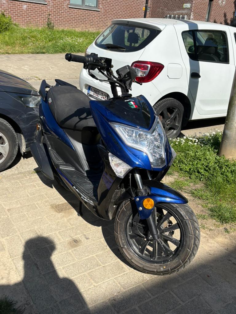 GTS ENZO NAKED, Fietsen en Brommers, Ophalen