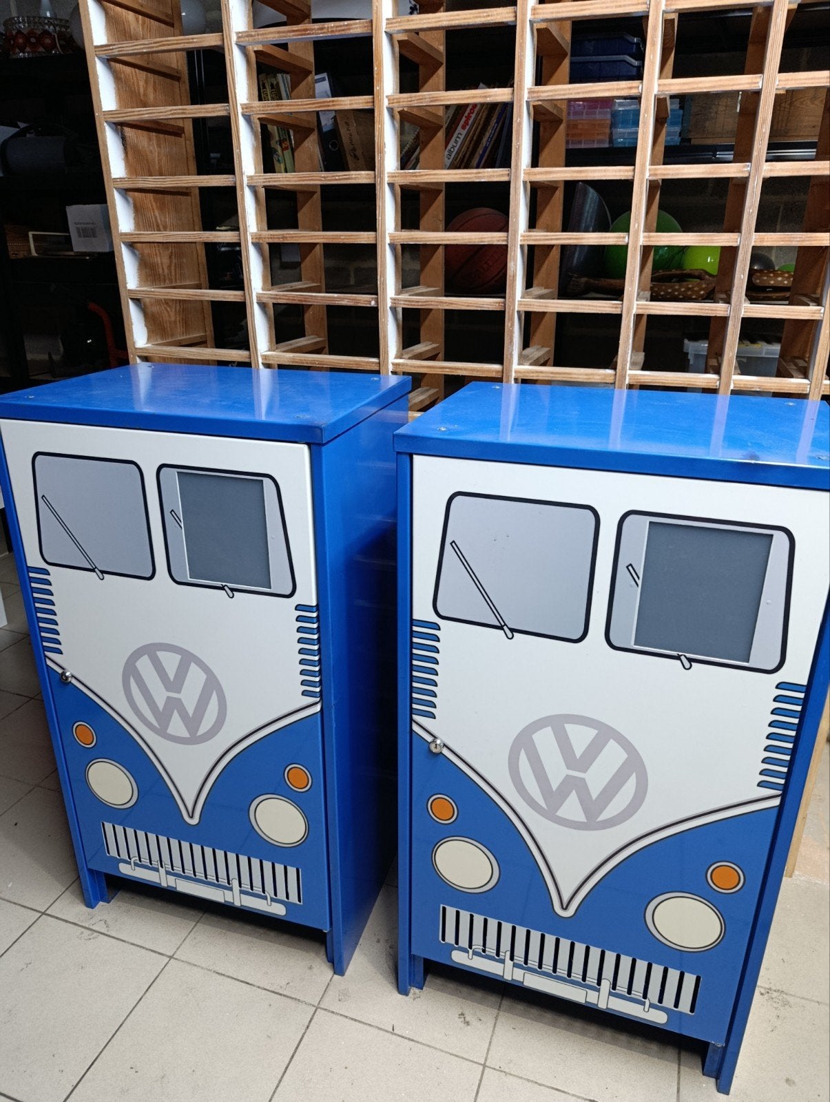 Magnifique paire d'armoires en métal vw combi, Métal