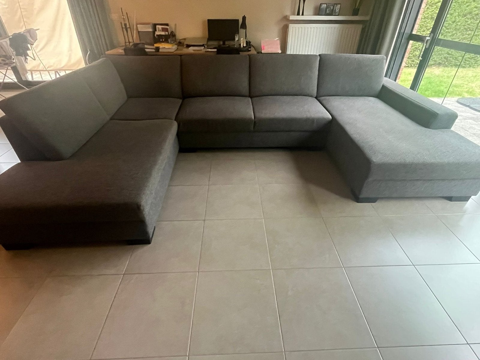 Grijze stoffen salon, 6 jaar oud, in goede staat, Enlèvement, Utilisé