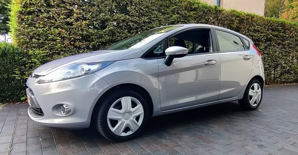 Ford Fiesta, Airco, nieuw banden ditributieriem en Kataly, Auto's, Ford, Voorwielaandrijving, Euro 5, Stof, Airbags