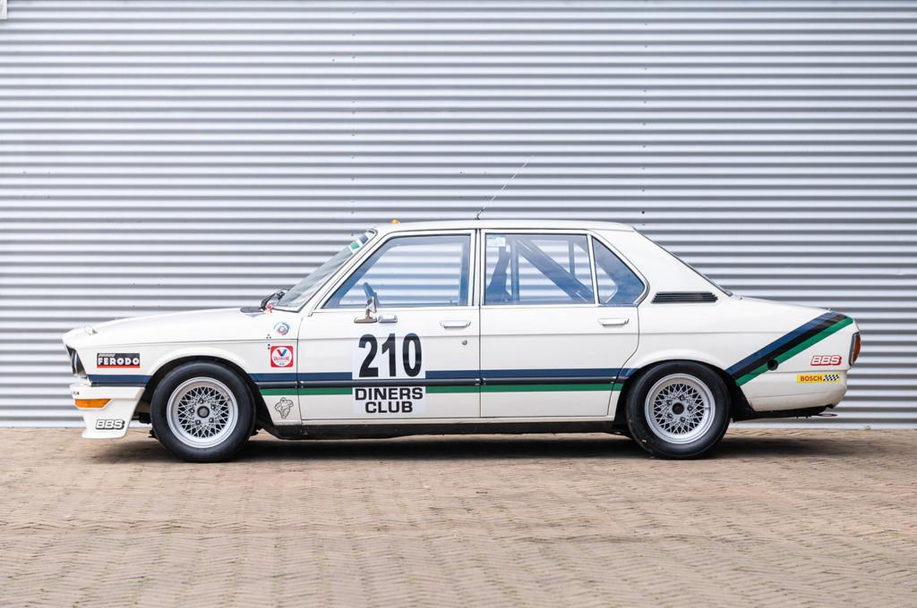 BMW 5 Serie 530i 1B Historic race car (bj 1977), 4 deurs, 230 pk, 169 kW, Wit