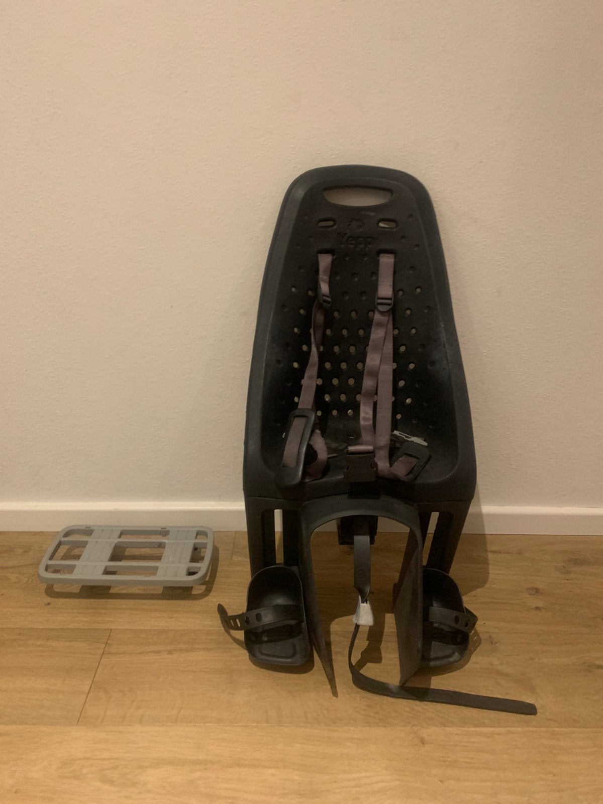 Fietsstoeltje yepp met adapter, Fietsen en Brommers, Fietsaccessoires | Fietsstoeltjes, Ophalen, Gebruikt, Achterzitje, Voetsteuntjes