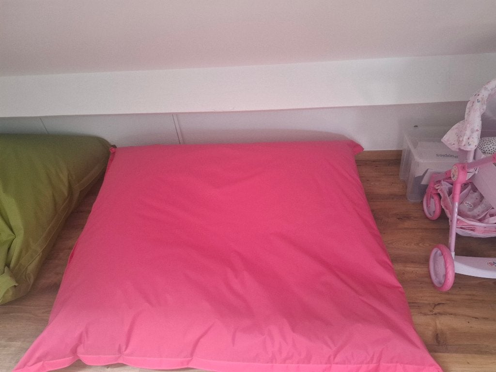 Grote zit of lig kussen voor buiten, Huis en Inrichting, Woonaccessoires | Kussens, Ophalen, Zo goed als nieuw, Roze, Tuinkussen