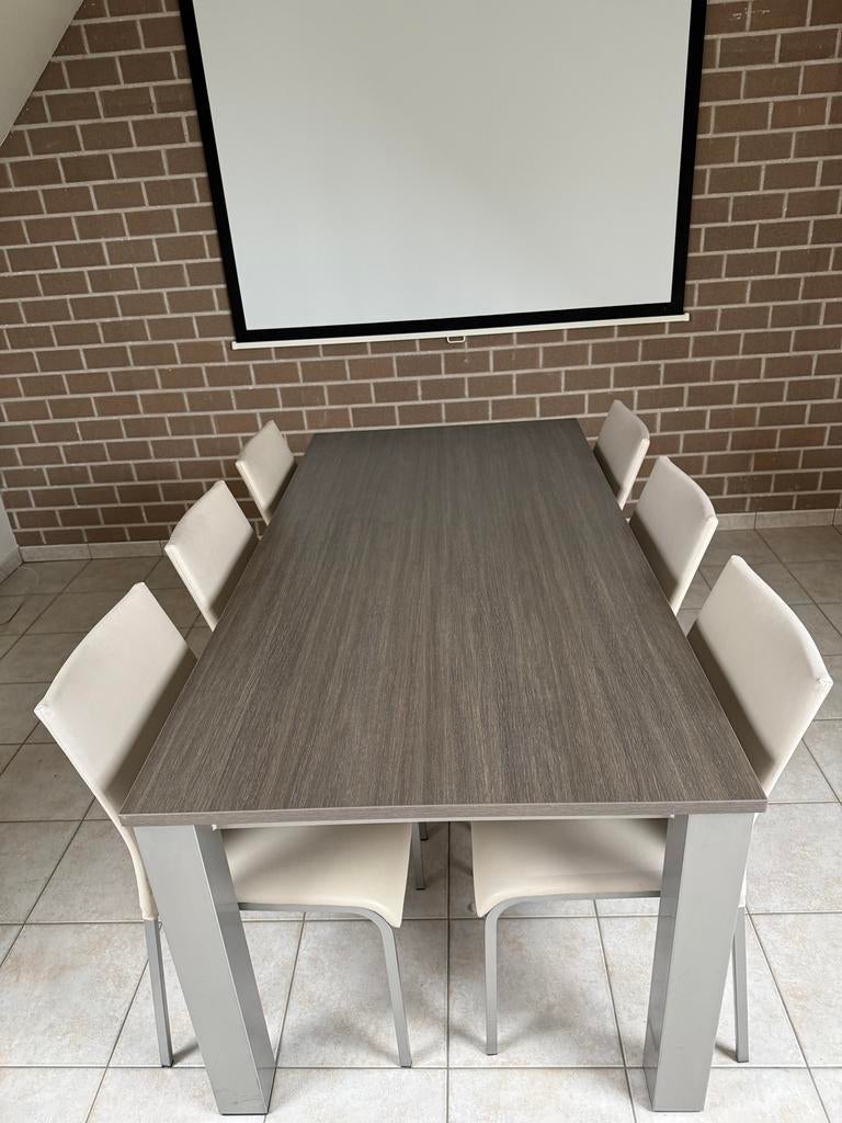 Uitschuifbare tafel met 8 lederen stoelen, Ophalen, Zo goed als nieuw