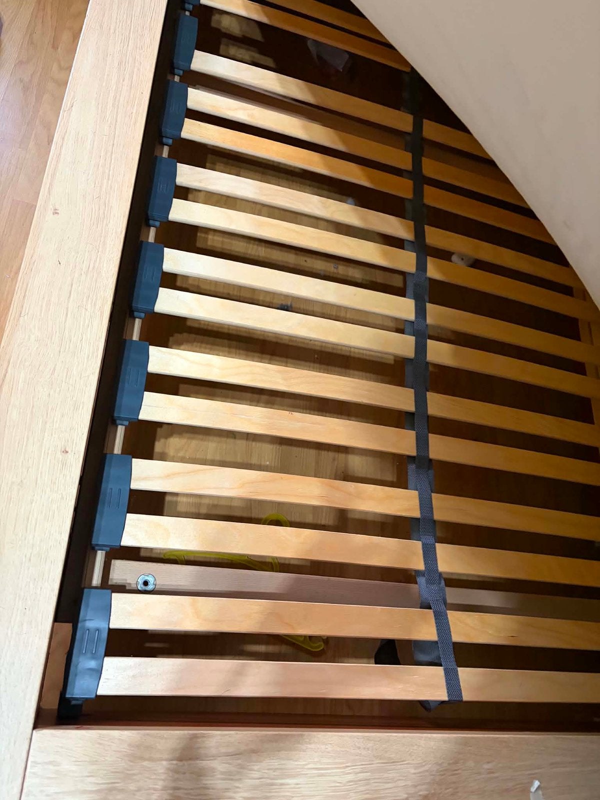 2 lits d une personnes avec matelas a donner, Enlèvement, Comme neuf, Matelas