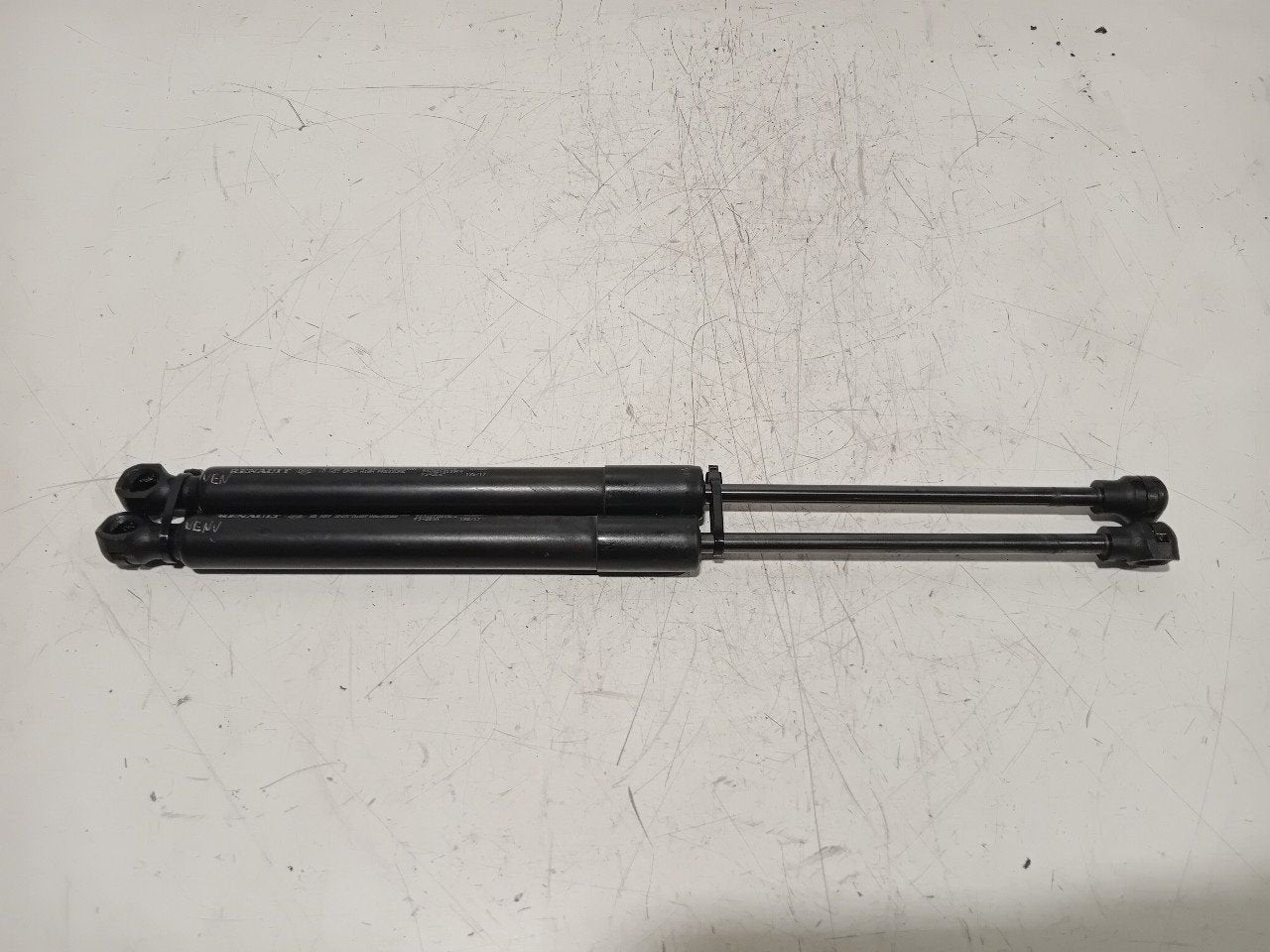 Gasdrukveerset voor Renault Captur, Onderdelen@venauto.nl, Van der Ven Autorecycling B.V., Gebruikt, Ettenseweg 76, 4706 PB Roosendaal, The Netherlands
