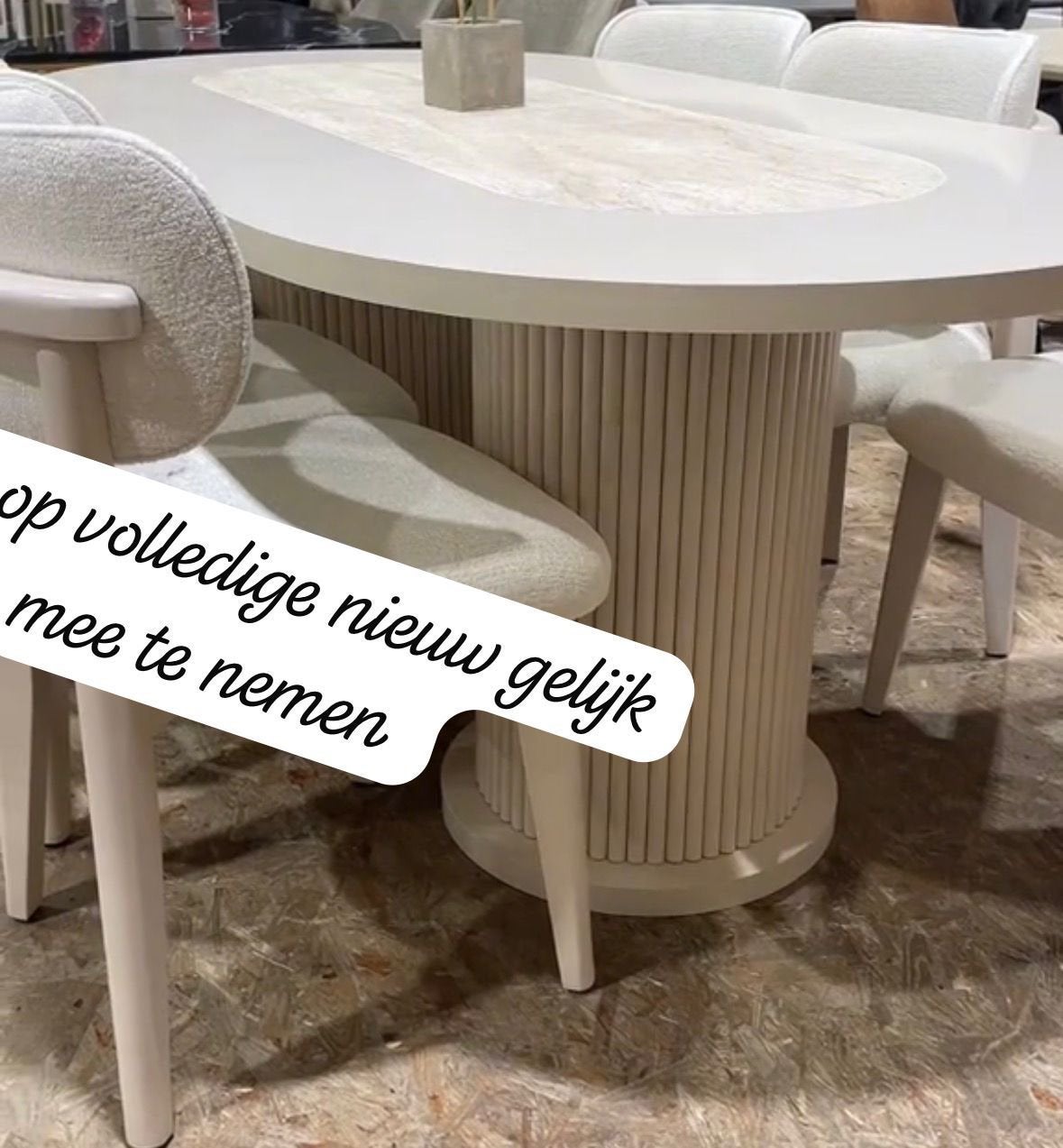 Eettafel met 4stoelen nieuw te koop, Tuin en Terras, Tuinmeubel-accessoires, Ophalen, Zo goed als nieuw