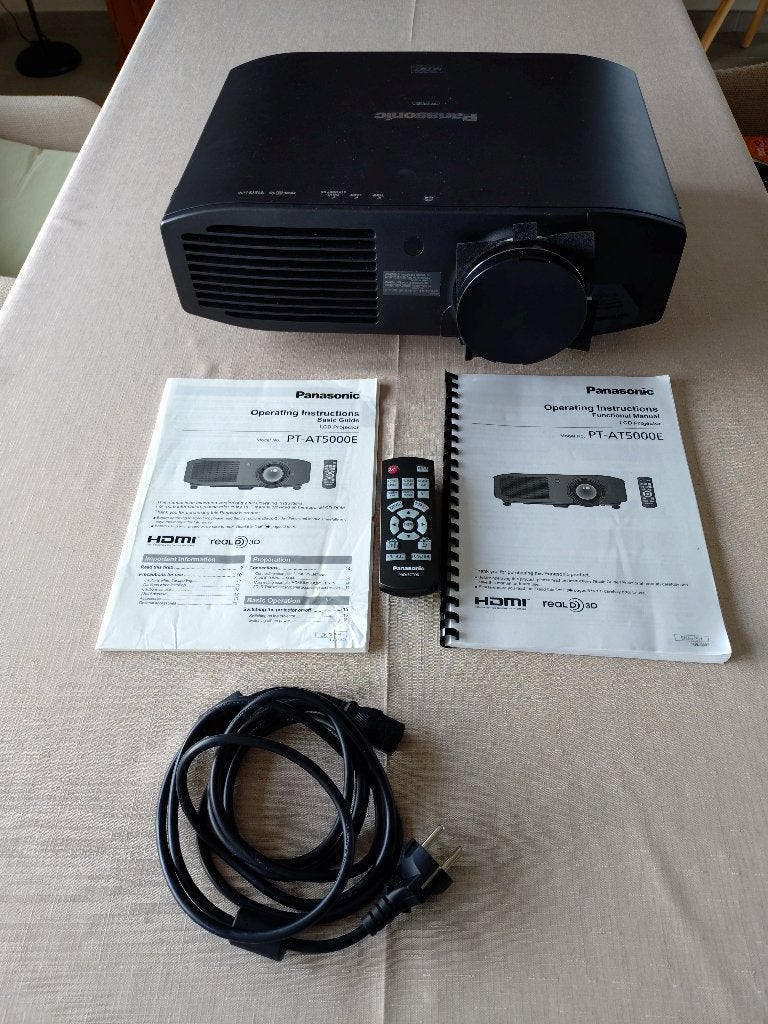 Beamer Panasonic PT-AT5000E - Perfecte staat, Audio, Tv en Foto, Beamers, Ophalen, Panasonic, Zo goed als nieuw, LCD