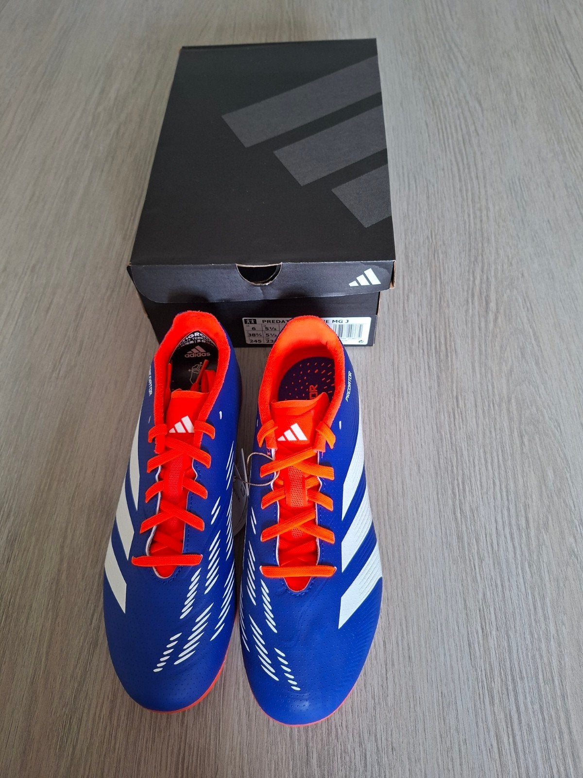 Blauw/oranje voetbalschoenen Adidas 38 2/3 ( nieuwstaat), Kinderen en Baby's, Adidas, Jongen of Meisje, Overige typen, Nieuw