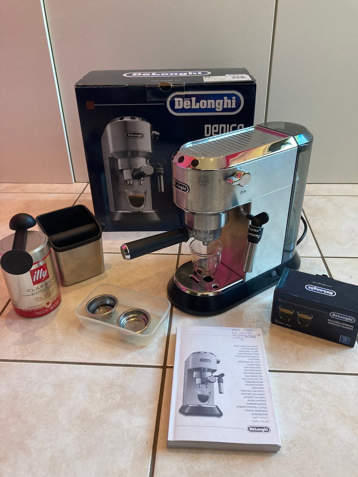 Delonghi Dedica Style koffiezetapparaat, Gebruikt, Espresso apparaat, Ophalen of Verzenden, Gemalen koffie
