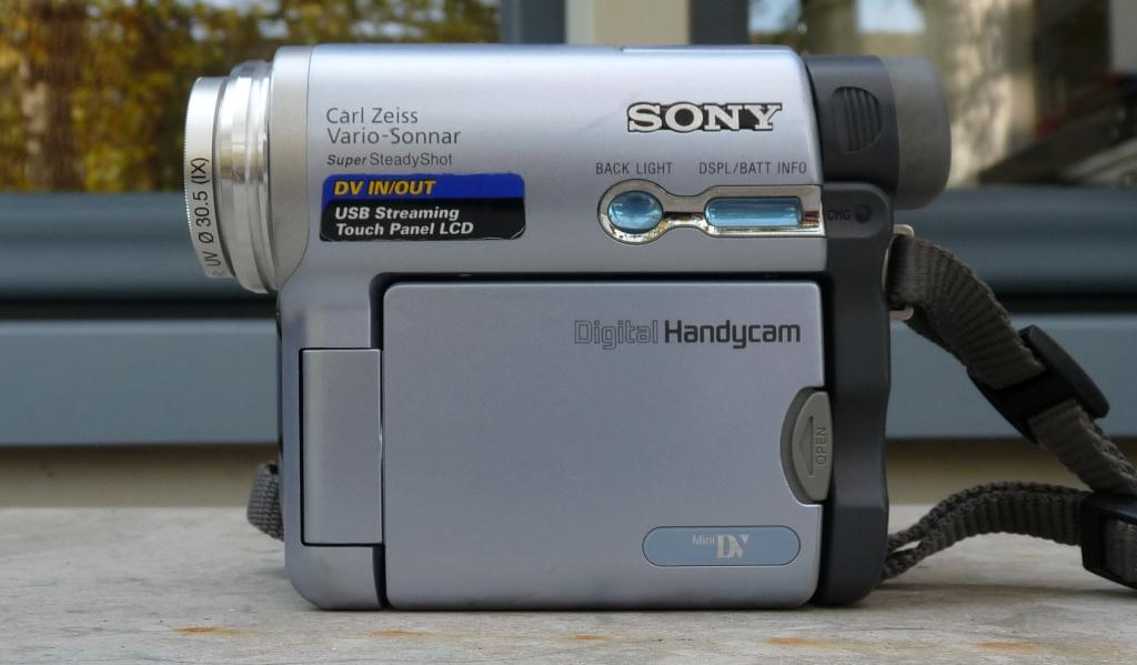 Appareil photo Sony MiniDV Digitalisez transférez vous-même, Caméra, Comme neuf, Enlèvement, 8 à 20x