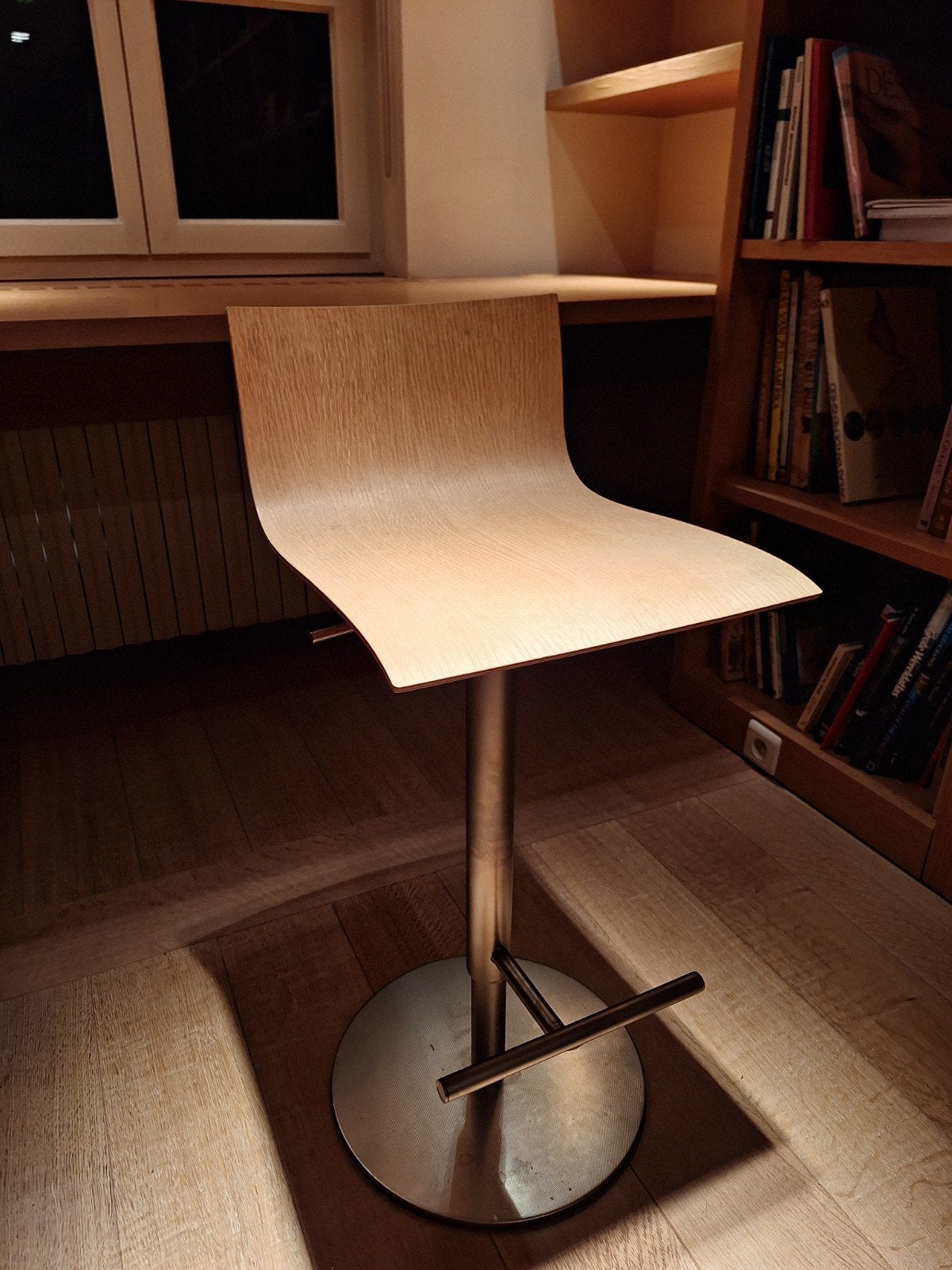 Lapalma Thin (S24) Barkruk – Design Karri Monni – ZG staat, Huis en Inrichting, Ophalen, 60 tot 90 cm, Zo goed als nieuw, In hoogte verstelbaar