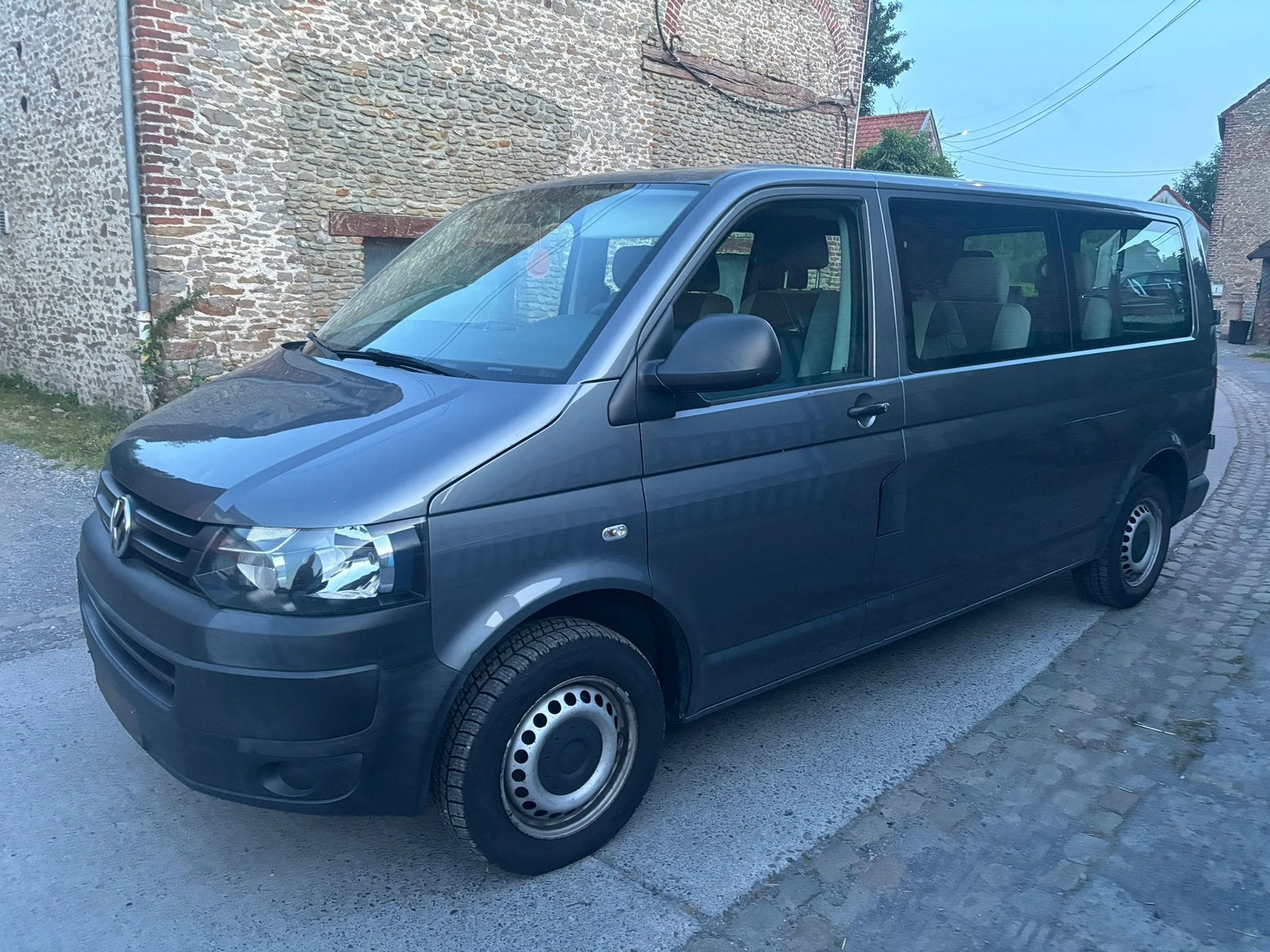 Volkswagen Transporter 9-zits 2015 met lang chassis, Auto's, Zwart, Overige bekleding, 9 zetels, Bedrijf