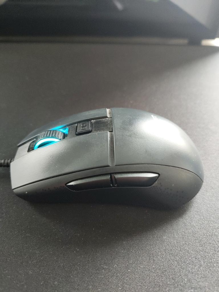 Gaming muis (ROCCAT Burst core mouse) + gratis RAZER muismat, Computers en Software, Rechtshandig, Muis, Gaming muis, Ophalen of Verzenden