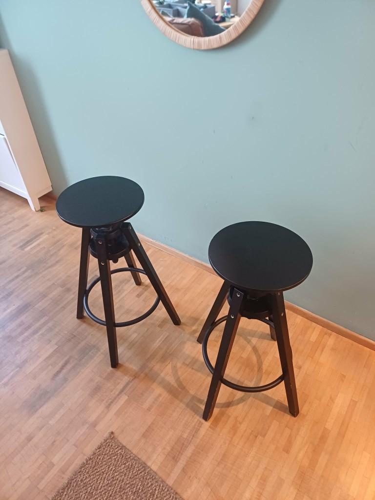 Lot de 2 Tabourets de Bar Réglables IKEA Dalfred (Noir), Maison & Meubles, 2 tabourets, Utilisé, Bois, 60 à 90 cm