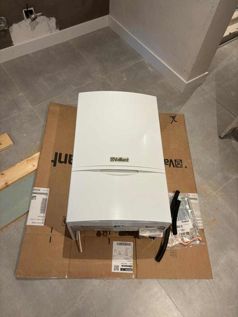 Vaillant ecoTEC plus HR 28kw+ nieuwe originele aansluitset, Bricolage & Construction, Enlèvement, Utilisé, Système complet