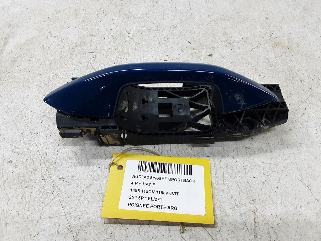 POIGNEE EXTERIEURE ARRIÈRE GAUCHE Audi A3 Sportback (8YA), Arrière, Auto-Union-Straße  1,
85057  Ingolstadt, DE, Info@audi.de