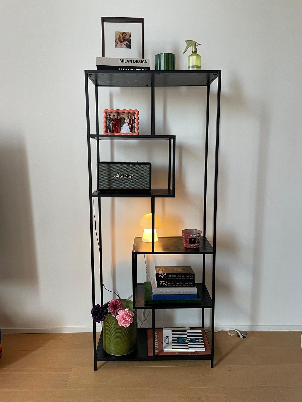 Zwarte design kast met asymmetrische vakken, Maison & Meubles, Enlèvement, Comme neuf