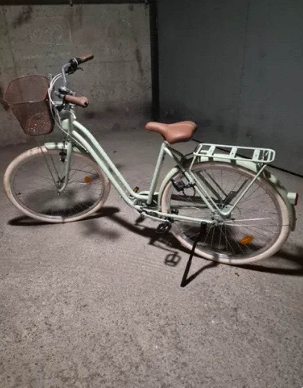 Fiets dames. b twin 28 inch maat M/L perfact staat, Fietsen en Brommers, Versnellingen, Zo goed als nieuw, 50 tot 53 cm, Schijfrem