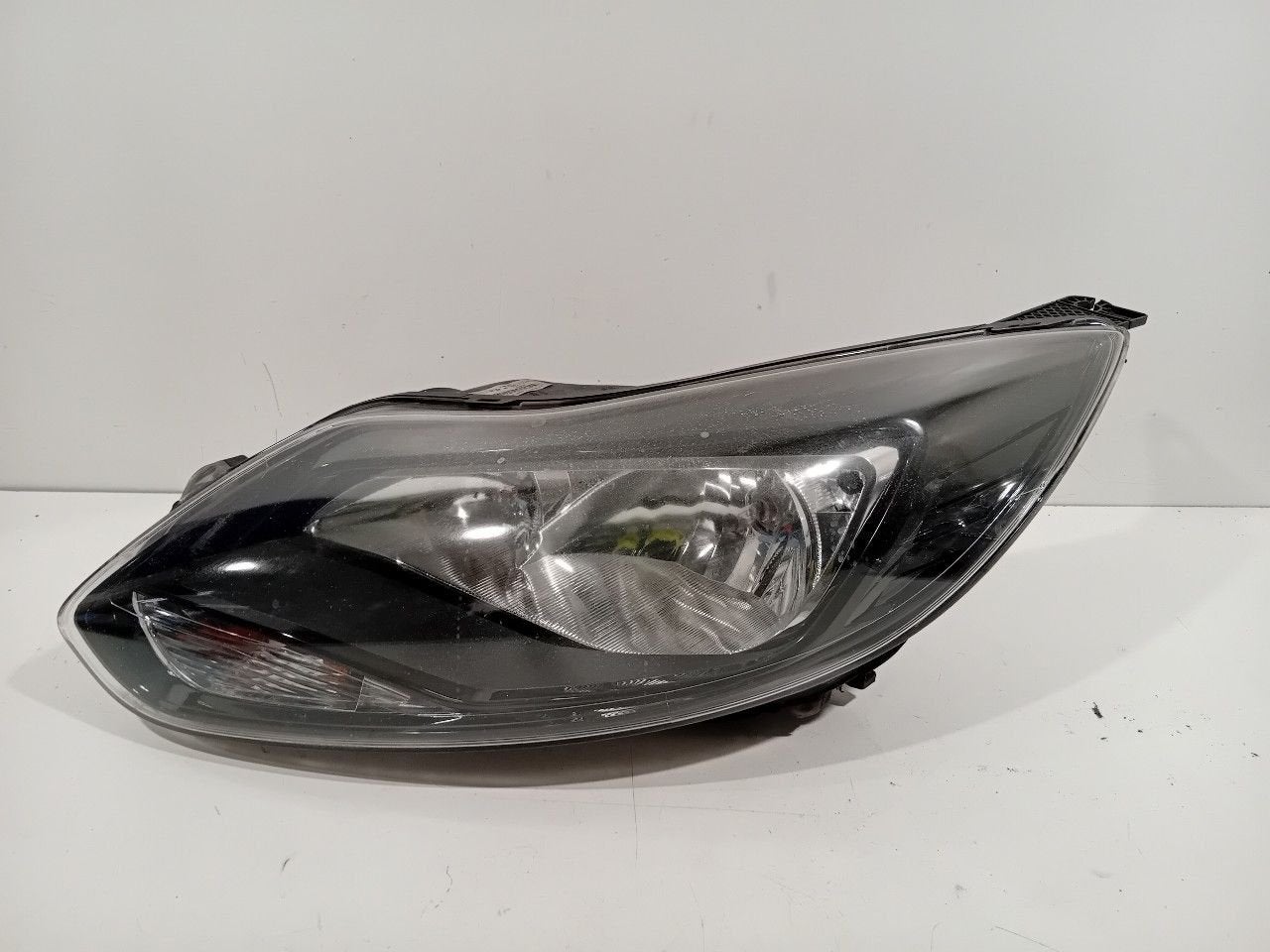 Koplamp links Ford Focus, Onderdelen@venauto.nl, Van der Ven Autorecycling B.V., Ettenseweg 76, 4706 PB Roosendaal, The Netherlands