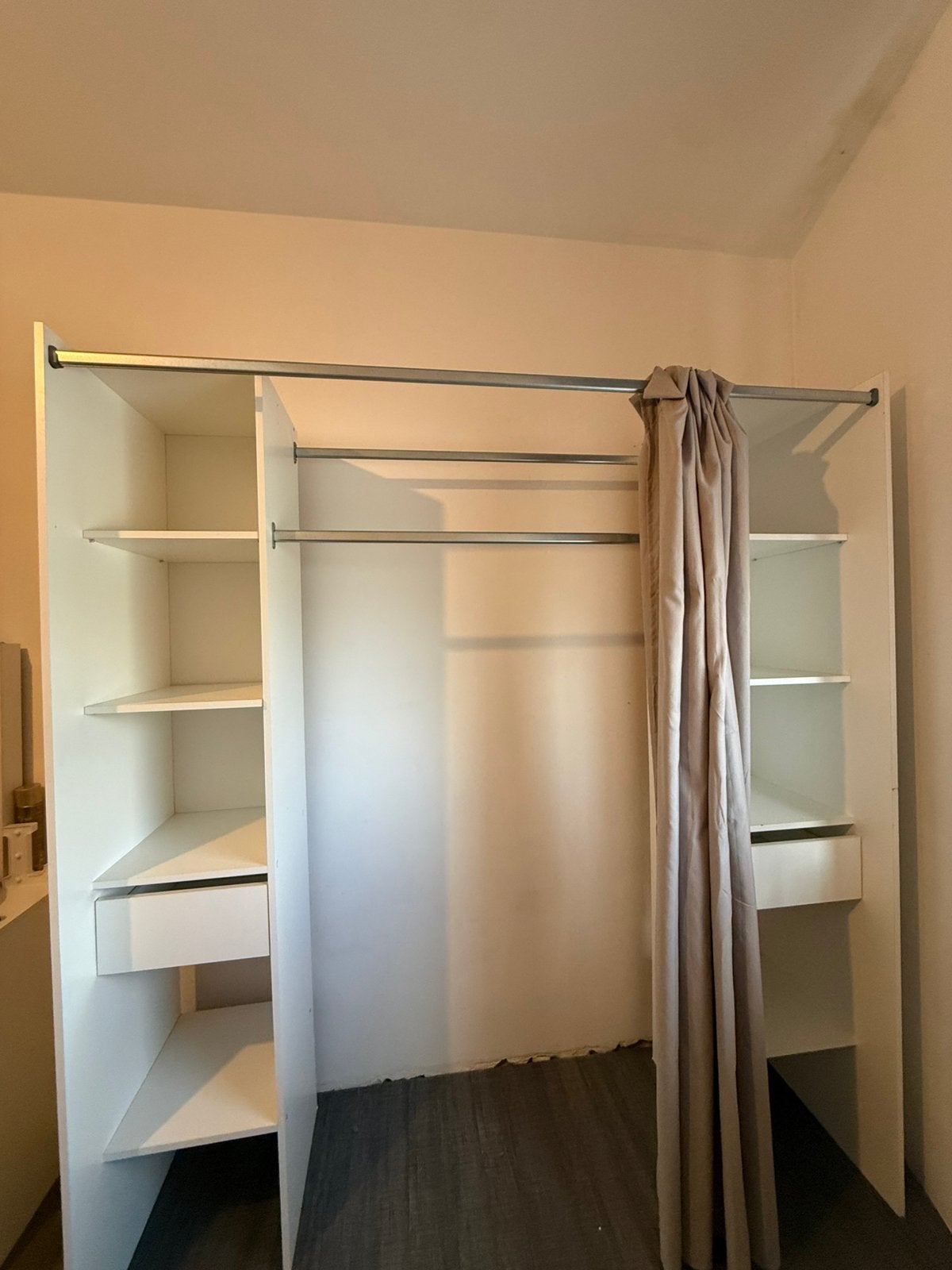 Dressing avec rideau, Enlèvement, Utilisé