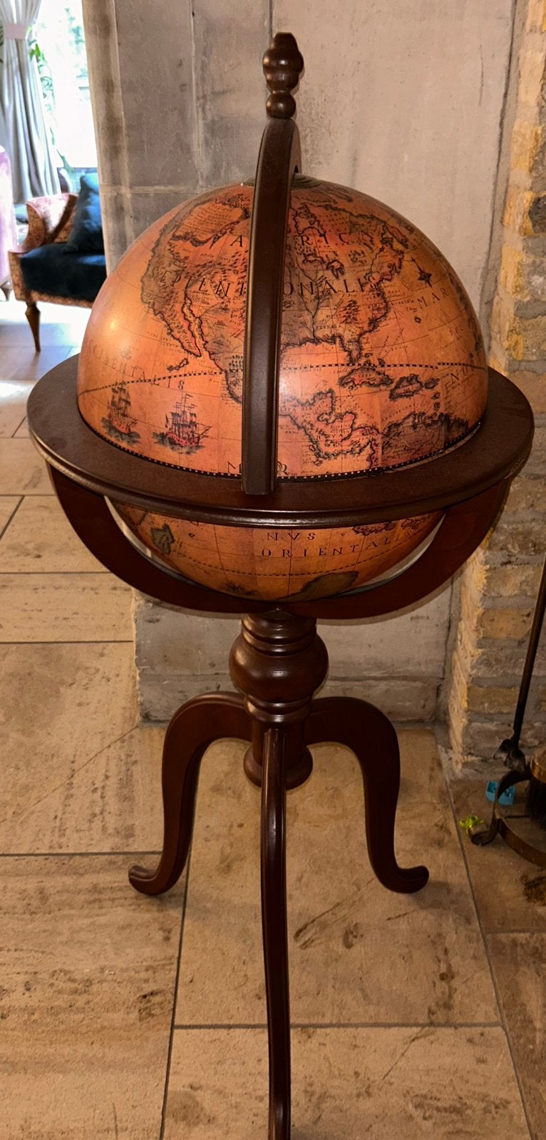 Unieke Wereldbol met Werkende Vintage Telefoon – Eyecatcher, Ophalen