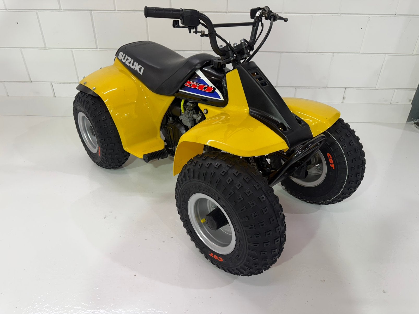 Zeer mooie suzuki lt50 incl boekjes, Motoren