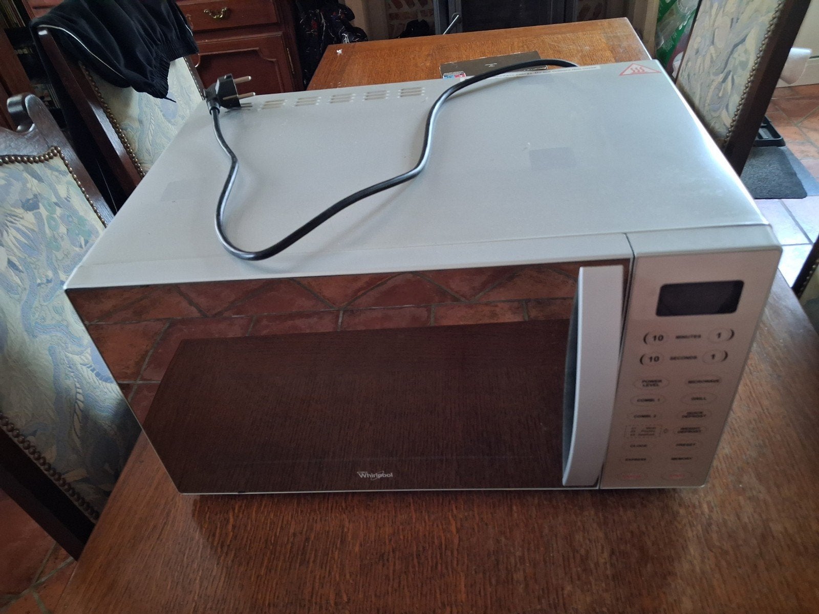 Whirlpool goed werkende microgolfoven, Elektronische apparatuur, Microgolfovens, Ophalen, Microgolfoven, Grill, Zo goed als nieuw
