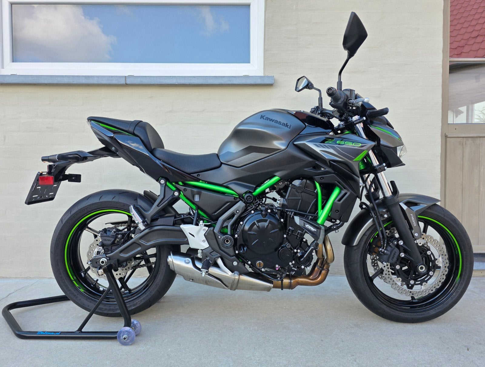 Kawasaki Z650 ** 1400km **09/2023 *1st eig *SPORT *MATT GRAY, Motoren, Motoren | Kawasaki, Bedrijf, Naked bike, ABS