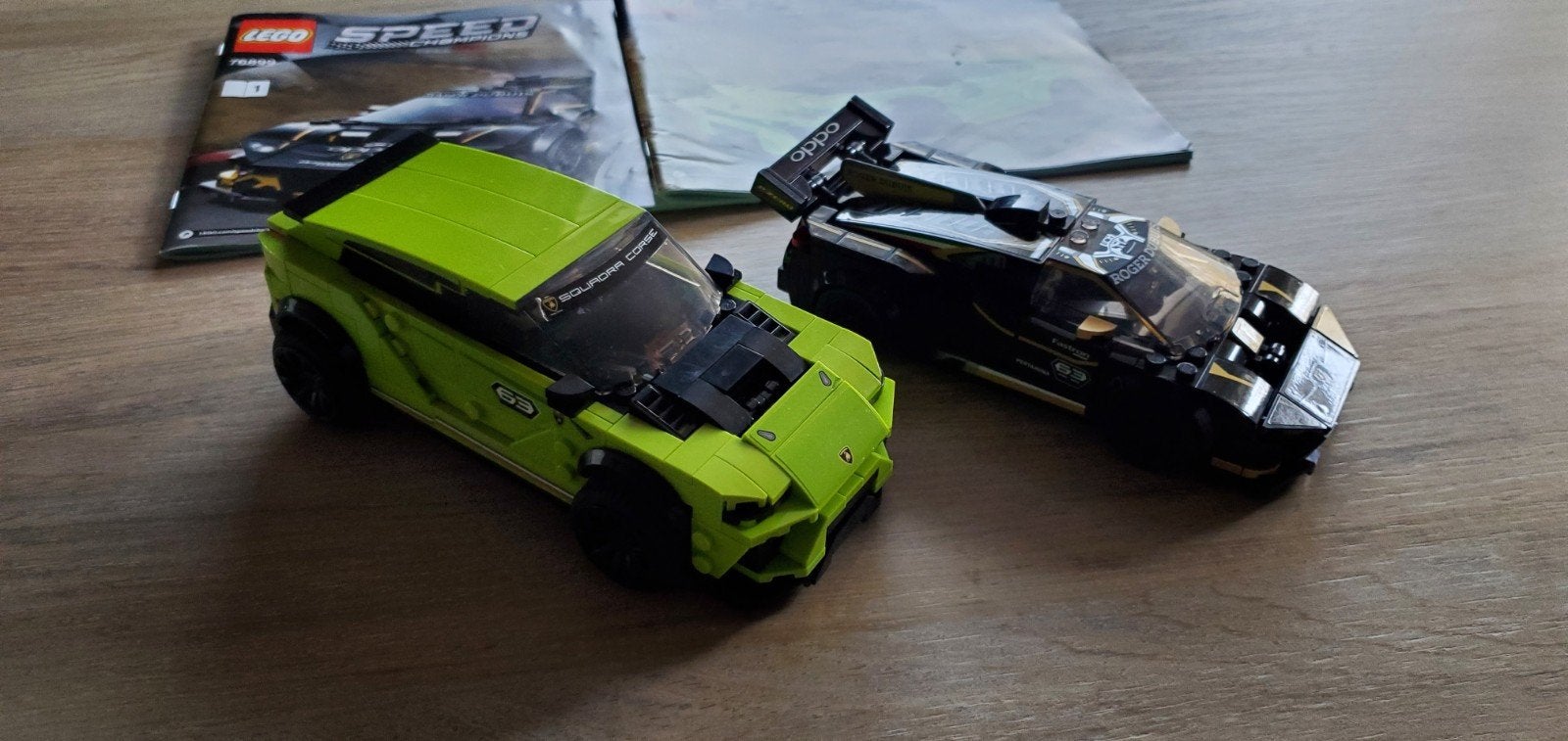 Lego 76899 lamborghini 
2 auto's zijn compleet.
Met 2 boekje, Ophalen of Verzenden, Compleet, Lego