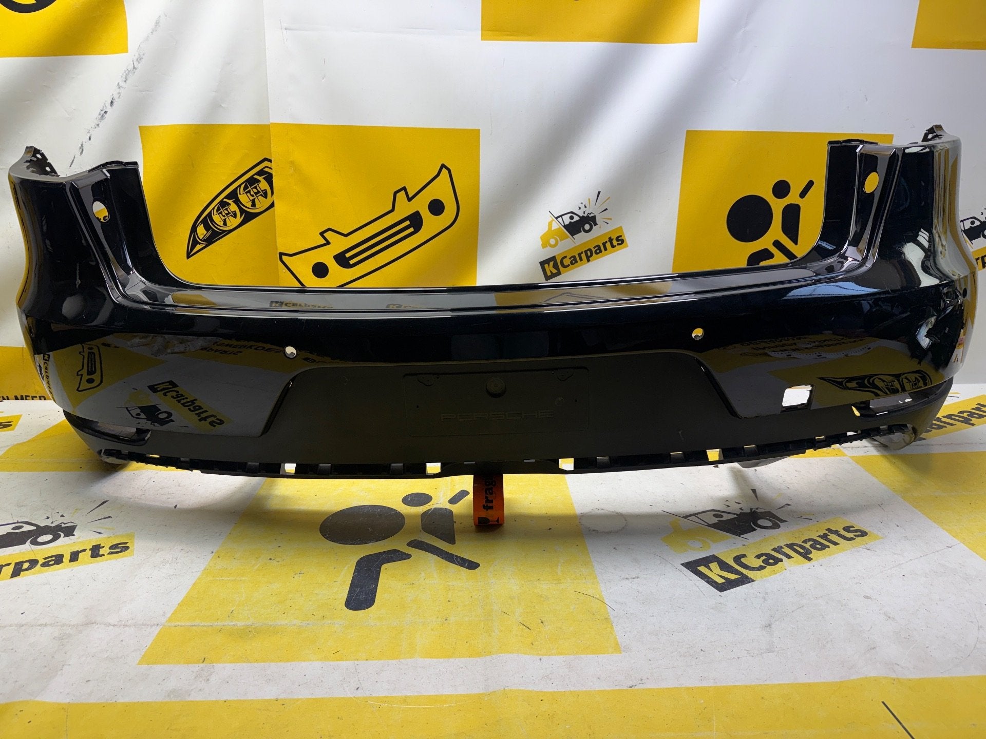 Porsche Macan Achterbumper 95B807421 Origineel, Gebruikt, Porscheplatz 1
70435  Stuttgart, DE, Porsche, Info@porsche.de