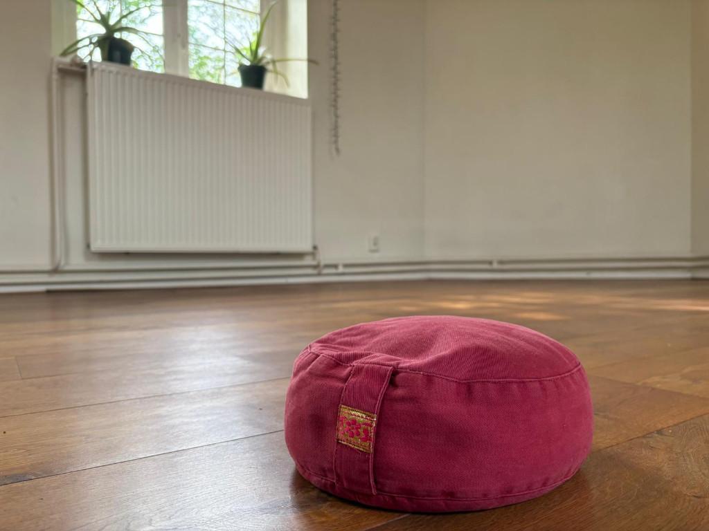 Meditatiekussen voor kids rood, Ophalen, Gebruikt