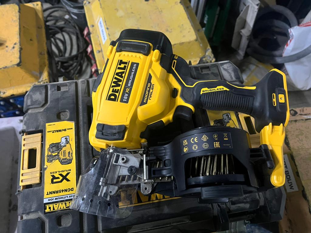 Agrafeuse de toiture Dewalt, Bricolage & Construction, Enlèvement, Comme neuf