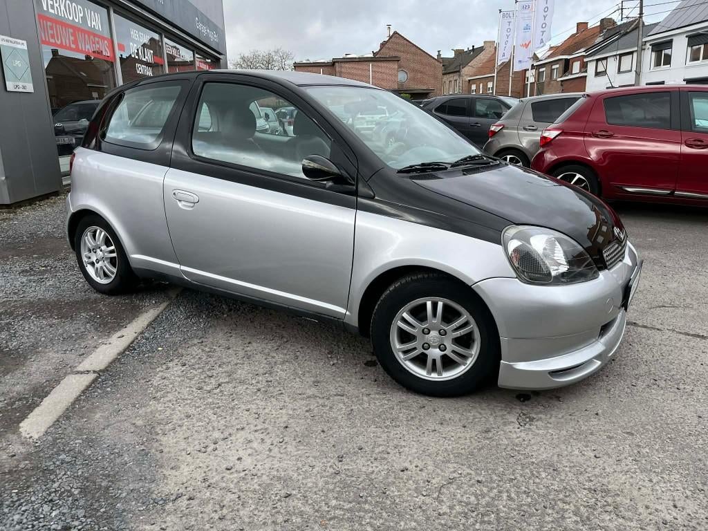 Toyota Yaris 1.3l + waarborg, 1299 cc, 63 kW, 4 cilinders, Lederen bekleding