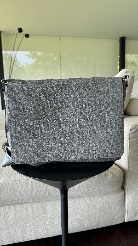 Louis Vuitton Roman MM shoulder bag, Bijoux, Sacs & Beauté, Sacs | Sacs Femme, Comme neuf, Sac à bandoulière, Gris, Enlèvement ou Envoi