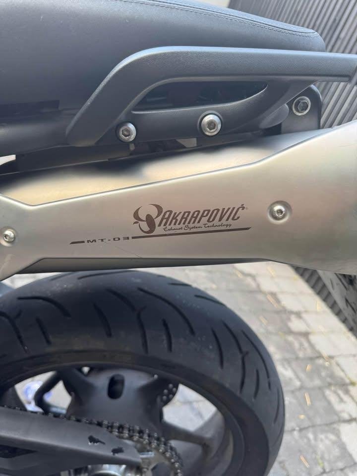 je cherche un pot akrapovic mt03 660 2008, Enlèvement