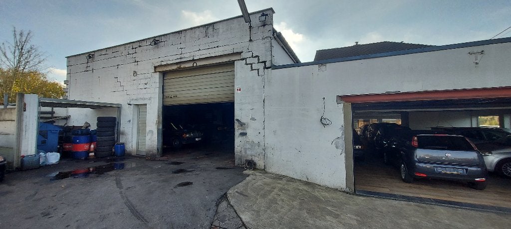 A LOUER ATELIER MÉCANIQUE 2 PONTS / BUREAU / WC / MEZZANINE, Immo, Garages & Places de parking, Charleroi